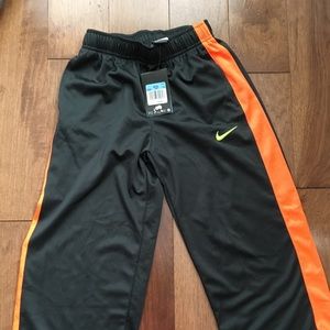 Boys Nike athletic pants, size medium NWT